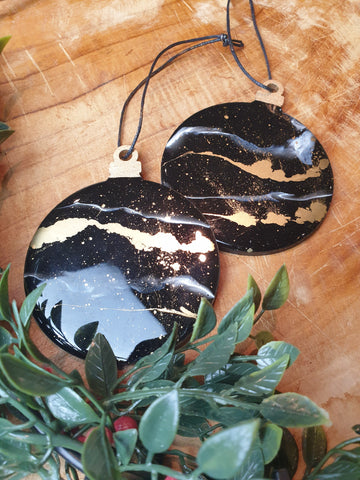 Set of 2 baubles | Black | Free delivery
